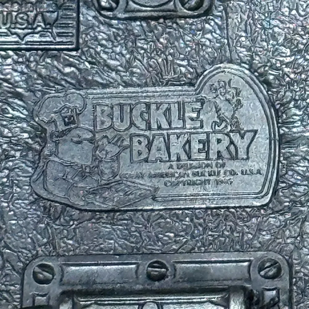 Metal Police Belt Buckle Bakery 1988 #1654 Serve & Protect Law Enforcement Badge